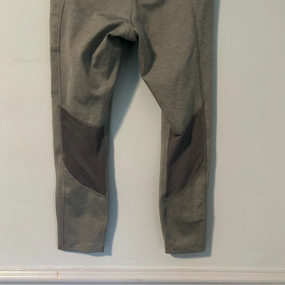 Nike Dri-Fit Gray Capris Size XS